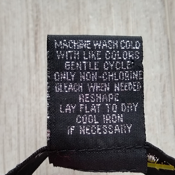 89th & Madison Long-Sleeve Knit Top Stripes Red Cream Henley Buttons Medium - Picture 8 of 9